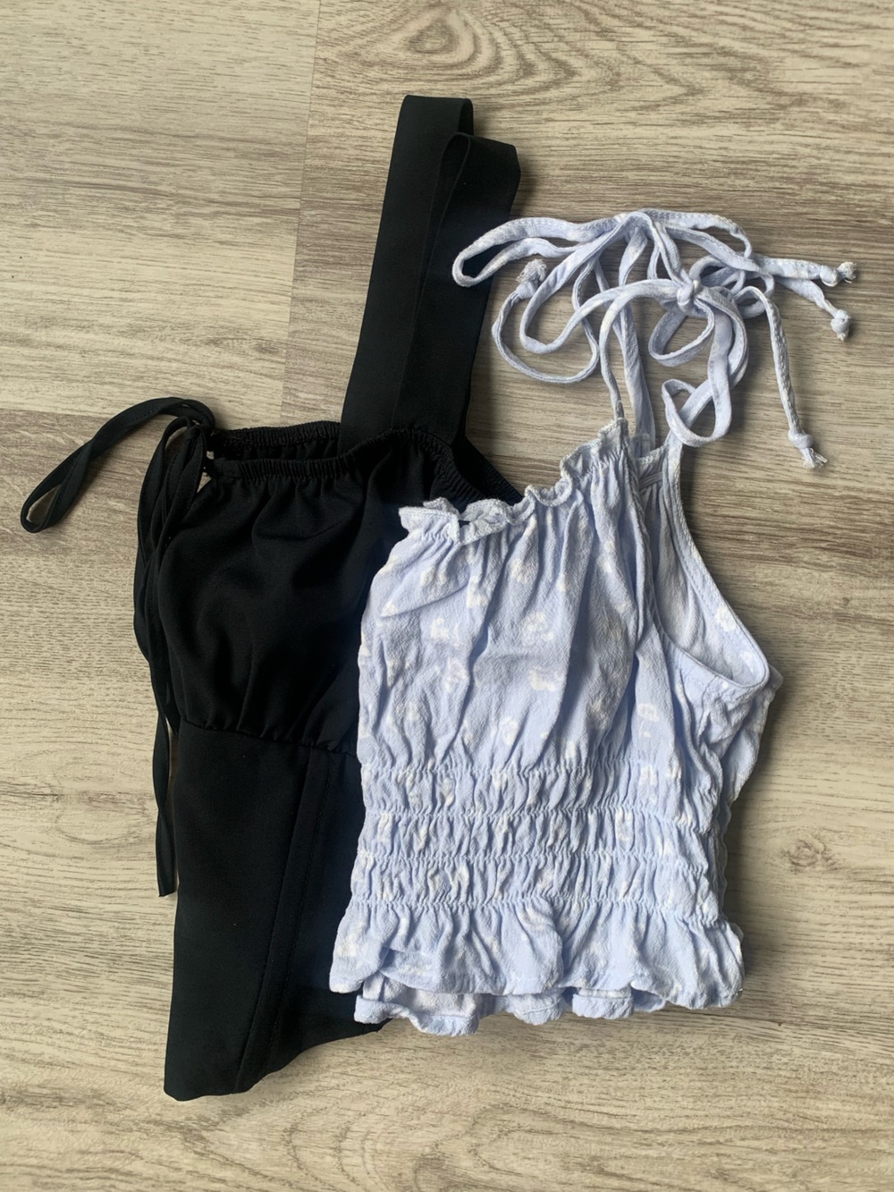 Bundle of 2 Kendall & Kylie crop tops size XS